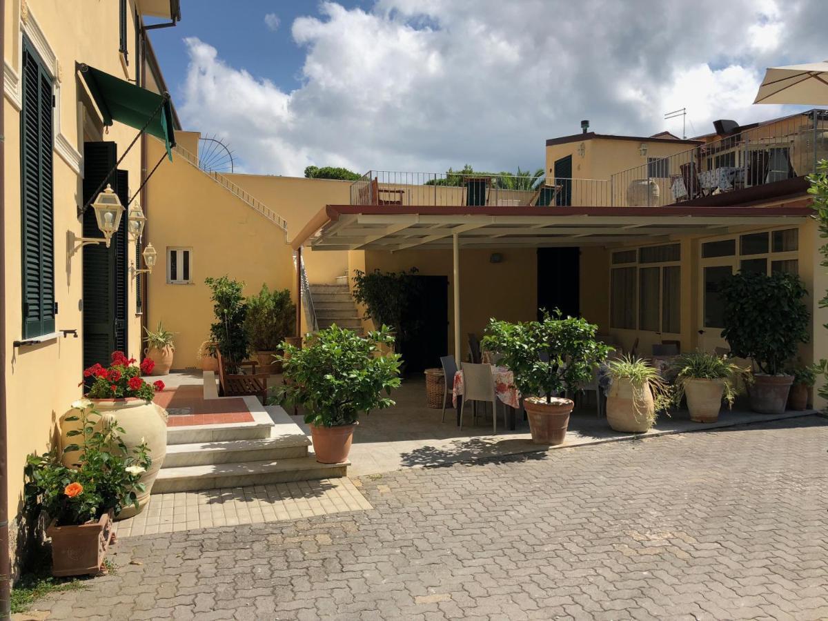 Hotel Verdesolemare Марина-ді-П'єтразанта Екстер'єр фото