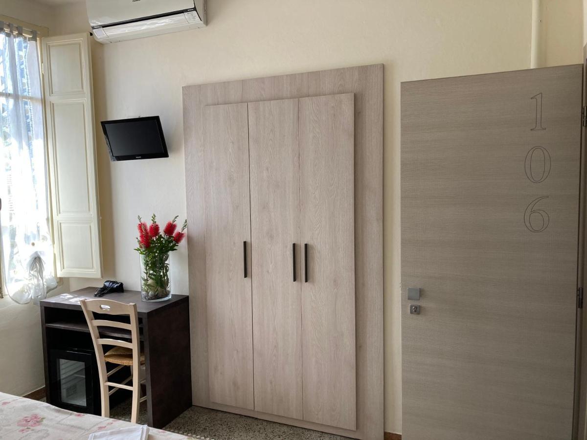 Hotel Verdesolemare Марина-ді-П'єтразанта Екстер'єр фото
