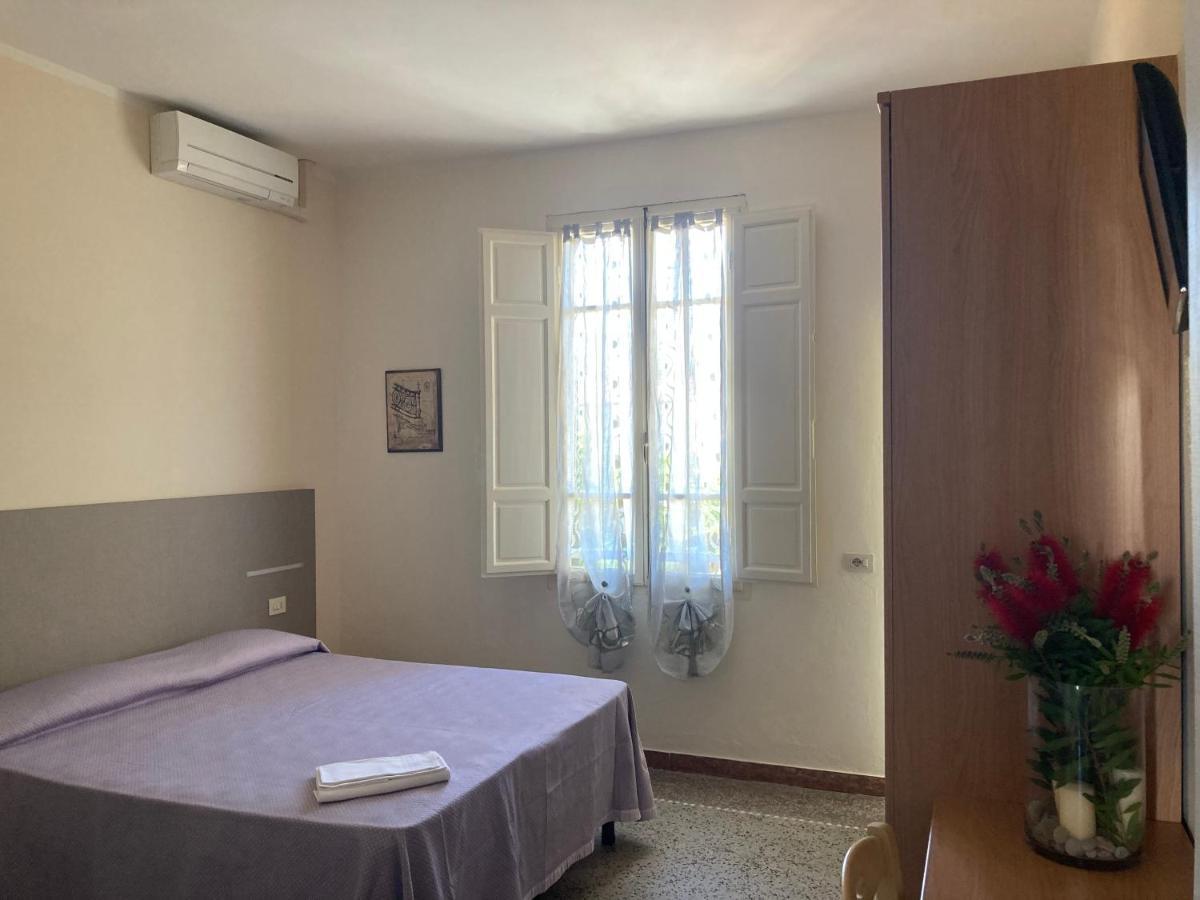 Hotel Verdesolemare Марина-ді-П'єтразанта Екстер'єр фото