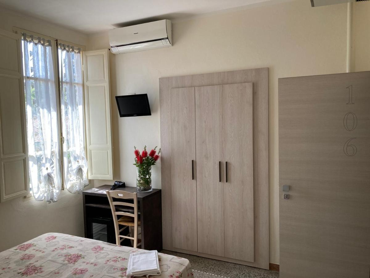 Hotel Verdesolemare Марина-ді-П'єтразанта Екстер'єр фото