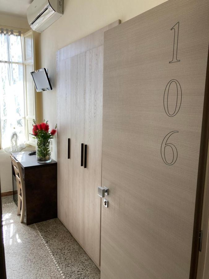 Hotel Verdesolemare Марина-ді-П'єтразанта Екстер'єр фото