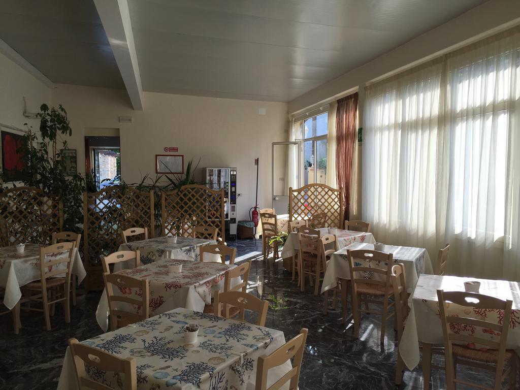 Hotel Verdesolemare Марина-ді-П'єтразанта Екстер'єр фото