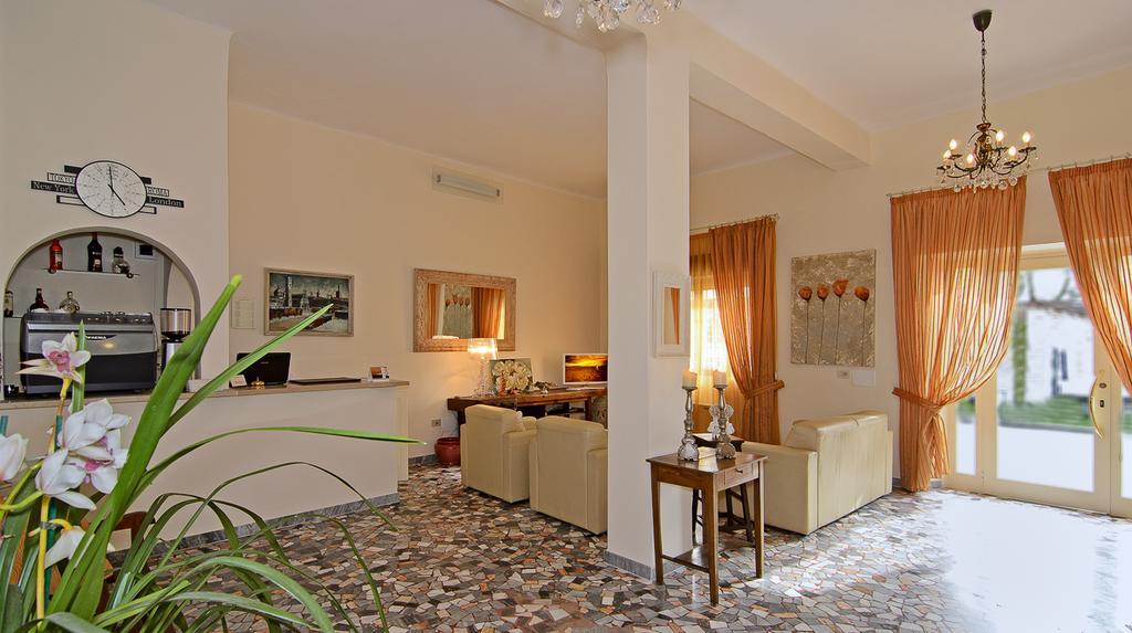 Hotel Verdesolemare Марина-ді-П'єтразанта Екстер'єр фото