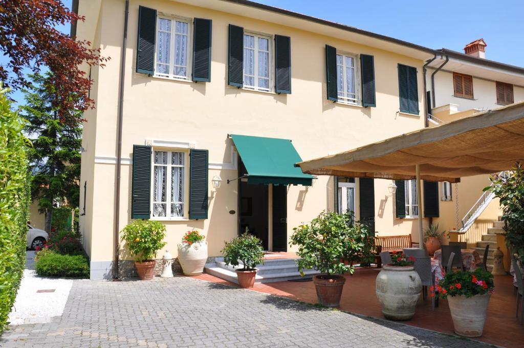 Hotel Verdesolemare Марина-ді-П'єтразанта Екстер'єр фото